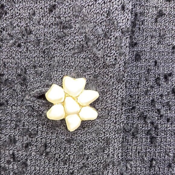 🥽 St. John Black knit Blazer with Fringe and Floral Accents buttons - Picture 3 of 6